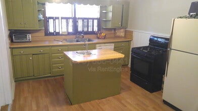 4563 Chamblee Tucker Rd in Tucker, GA - Building Photo - Building Photo