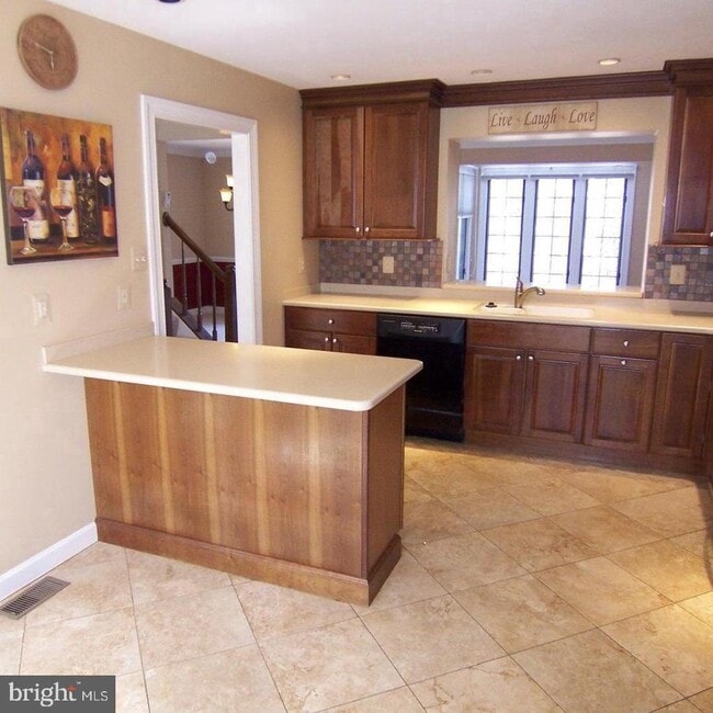 218 Temple Dr