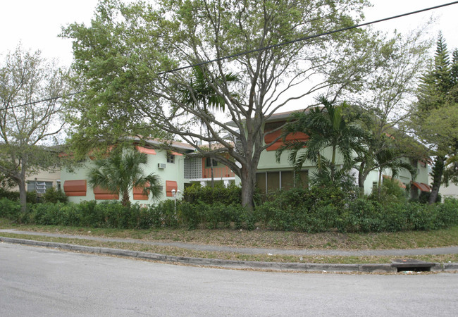 7272 NE 6th Ct in Miami, FL - Building Photo - Building Photo