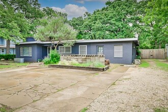 1122 W Park Row Dr in Arlington, TX - Building Photo - Building Photo