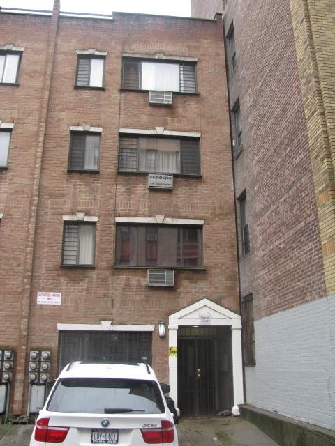 57 Cooper St in New York, NY - Building Photo