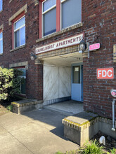 Laurelhurst Apartments in Portland, OR - Building Photo - Building Photo