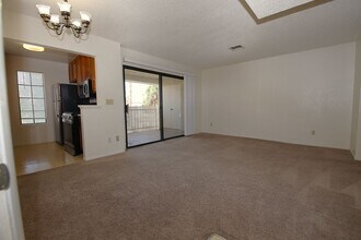 4742 Nara Vista Way in Las Vegas, NV - Building Photo - Building Photo