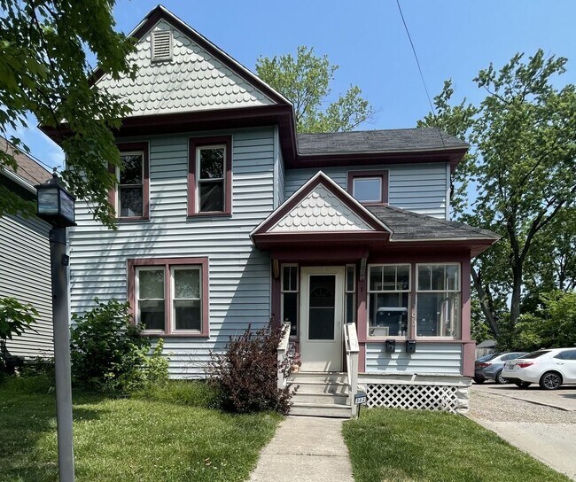 property at 302 Wall St