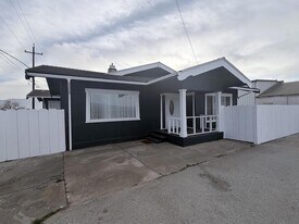 2340 Alisal Rd in Salinas, CA - Building Photo