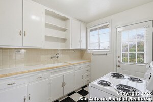 323 E Melrose Dr in San Antonio, TX - Building Photo - Building Photo