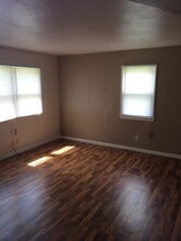 Immaculate 2 Ranch Style Bedroom Duplex in Rockford, IL - Building Photo - Interior Photo