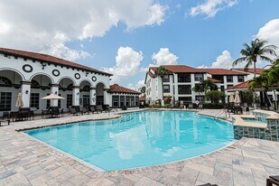 7935 Preserve Cir in Naples, FL - Building Photo