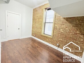 2543 S St Louis Ave, Unit 1F in Chicago, IL - Building Photo - Building Photo