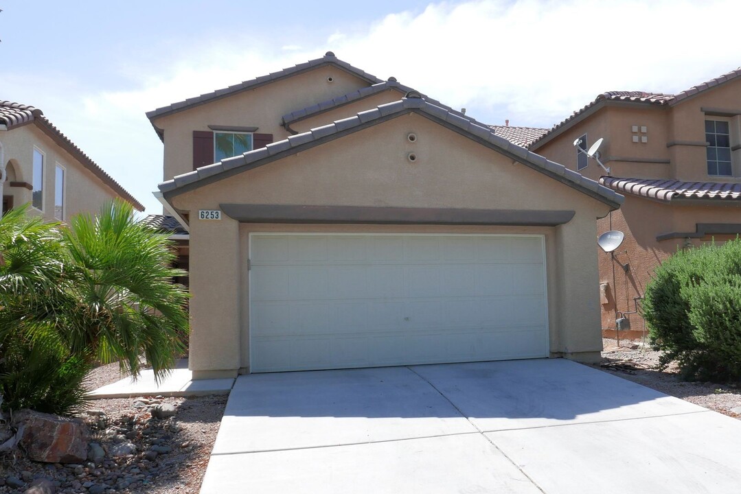 6253 Halstead Ct in North Las Vegas, NV - Foto de edificio