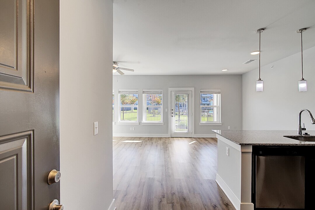 25500 Westheimer Pkwy in Katy, TX - Building Photo