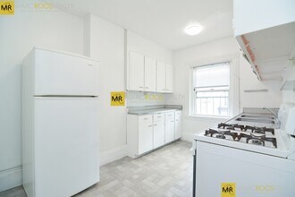 923 Beacon St, Unit 2 in Boston, MA - Building Photo - Building Photo