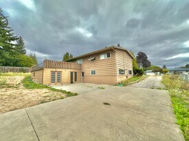 917 E Seattle St in Kent, WA - Building Photo