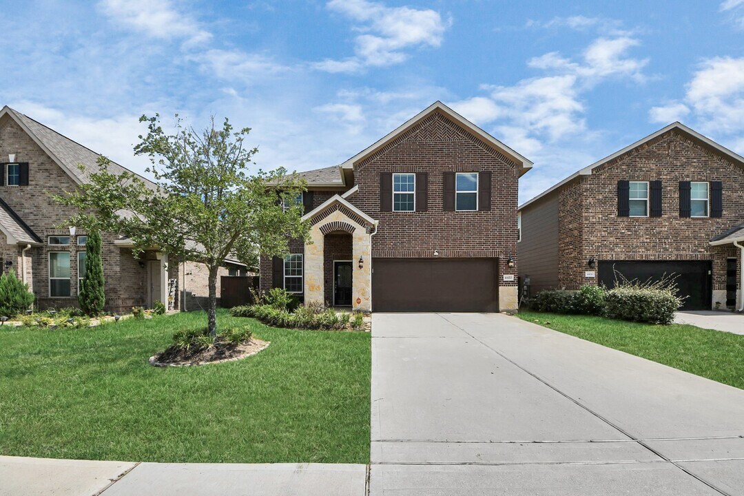 4422 Sandhill Terrace Ln in Park Row, TX - Building Photo