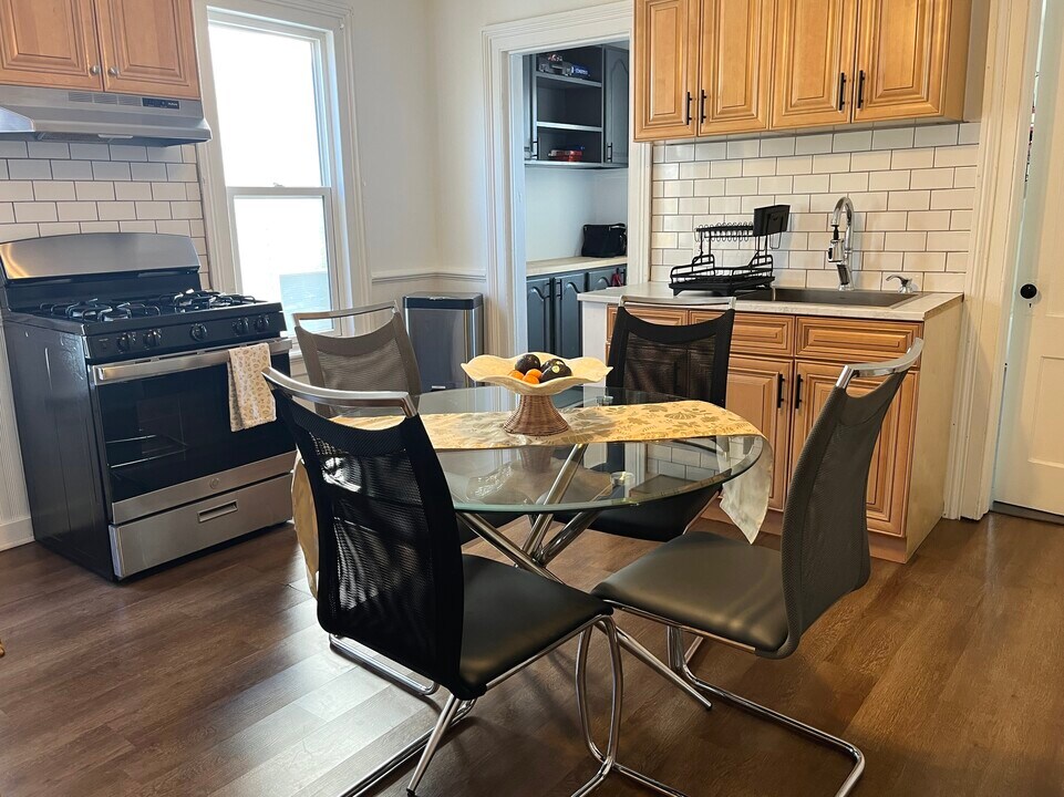 13 Dr Aaron B Samuels Blvd in Danbury, CT - Building Photo