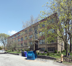 4 Greentree Court in Toronto, ON - Building Photo - Building Photo