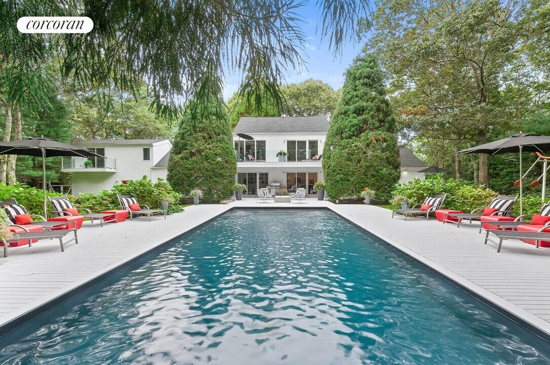 2 Cobblers Ct in East Hampton, NY - Building Photo