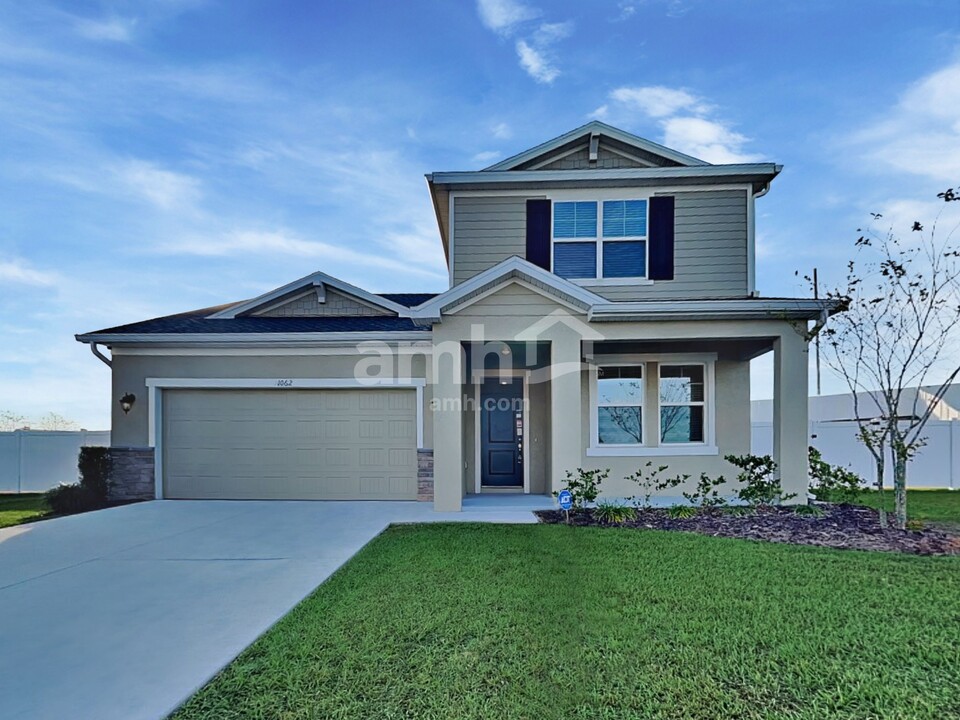 1062 Summer Stone Lp in Apopka, FL - Building Photo