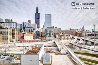 808 W Van Buren St in Chicago, IL - Foto de edificio - Building Photo