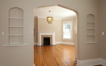 916 Pleasant St, Unit 1 in Oak Park, IL - Building Photo - Building Photo
