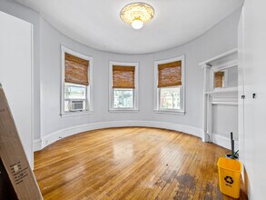 3 Kinnaird St, Unit 2 in Cambridge, MA - Building Photo - Building Photo