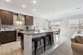 1097 Kingbird Ln in Alvarado, TX - Building Photo - Building Photo