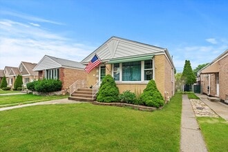 5139 S Narragansett Ave in Chicago, IL - Building Photo - Building Photo