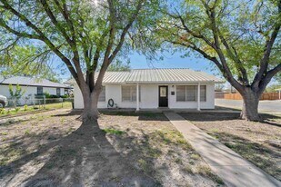 1301 E 2nd St in Del Rio, TX - Building Photo
