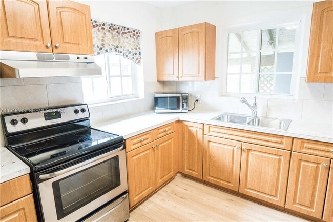 property at 5807 SW 41st St