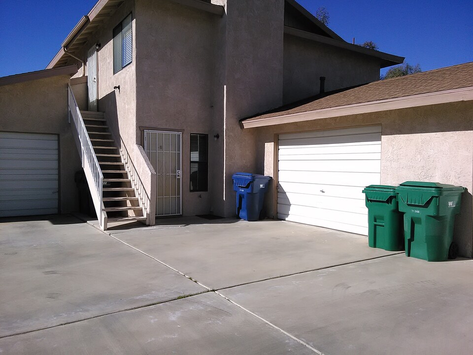 437 S Sunset St, Unit B in Ridgecrest, CA - Building Photo