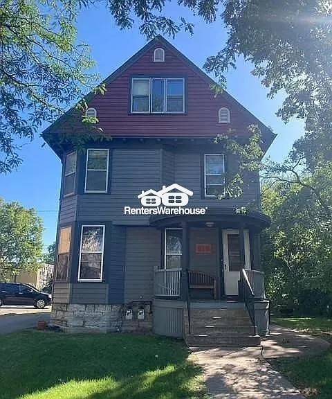 property at 916 SE 5th St