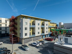Arbor Lofts in Lancaster, CA - Foto de edificio - Building Photo