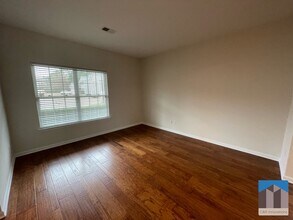 4205 Pointe Vecchio Cir in Cumming, GA - Foto de edificio - Building Photo