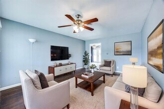 8935 Clearwater Dr in Dallas, TX - Building Photo - Building Photo