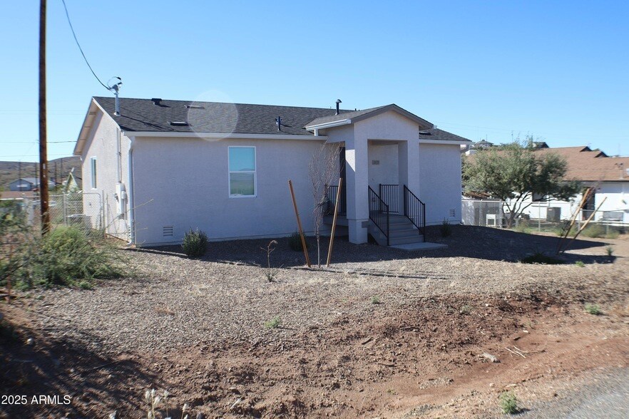 20175 E Cedar Canyon Dr in Mayer, AZ - Building Photo