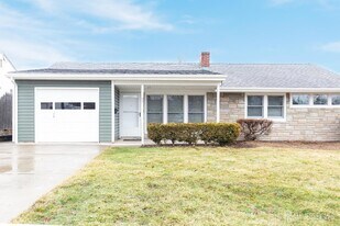 57 Columbus Ave in Edison, NJ - Building Photo