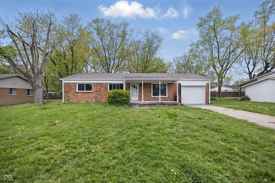 1116 Heatherwood Dr in Indianapolis, IN - Building Photo