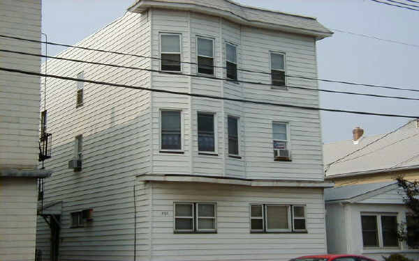 395 Lanza Ave in Garfield, NJ - Foto de edificio