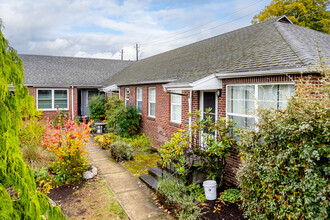 6504 N Commercial Ave in Portland, OR - Building Photo - Primary Photo