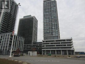 8960 Jane St in Vaughan, ON - Building Photo