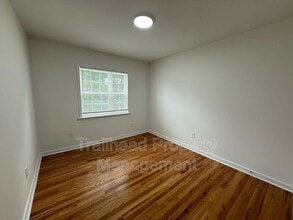 6409 Brookside Rd in Kansas City, MO - Building Photo - Building Photo