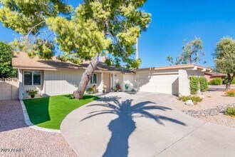 7526 N Vía De La Campana in Scottsdale, AZ - Building Photo - Building Photo