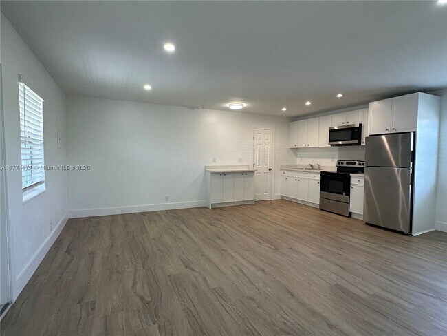 1413 N Dixie Hwy in Fort Lauderdale, FL - Building Photo - Building Photo