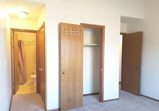 807 Clarinet Blvd E in Elkhart, IN - Building Photo - Building Photo