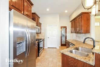 4529 Oasis Ct in Yukon, OK - Foto de edificio - Building Photo