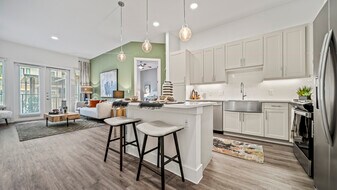 Medina Highlands in Austin, TX - Building Photo