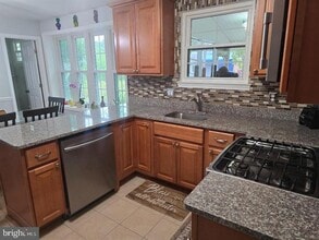 6919 Rolling Rd in West Springfield, VA - Building Photo - Building Photo