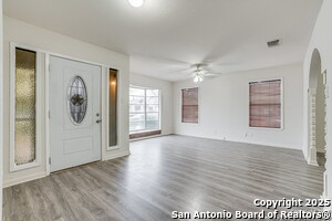 811 Cottonwood Ave in San Antonio, TX - Building Photo - Building Photo