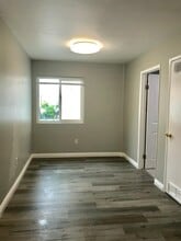 1129 Euclid Ave in Long Beach, CA - Building Photo - Building Photo