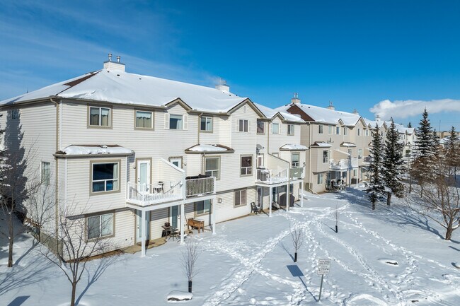 Douglas Glen Gardens in Calgary, AB - Building Photo - Building Photo